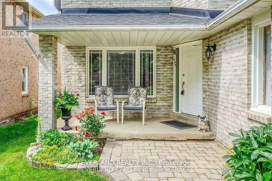 249 Nottingham Dr Drive, Oakville, Ontario  L6H 4H9 - Photo 3 - W14104662