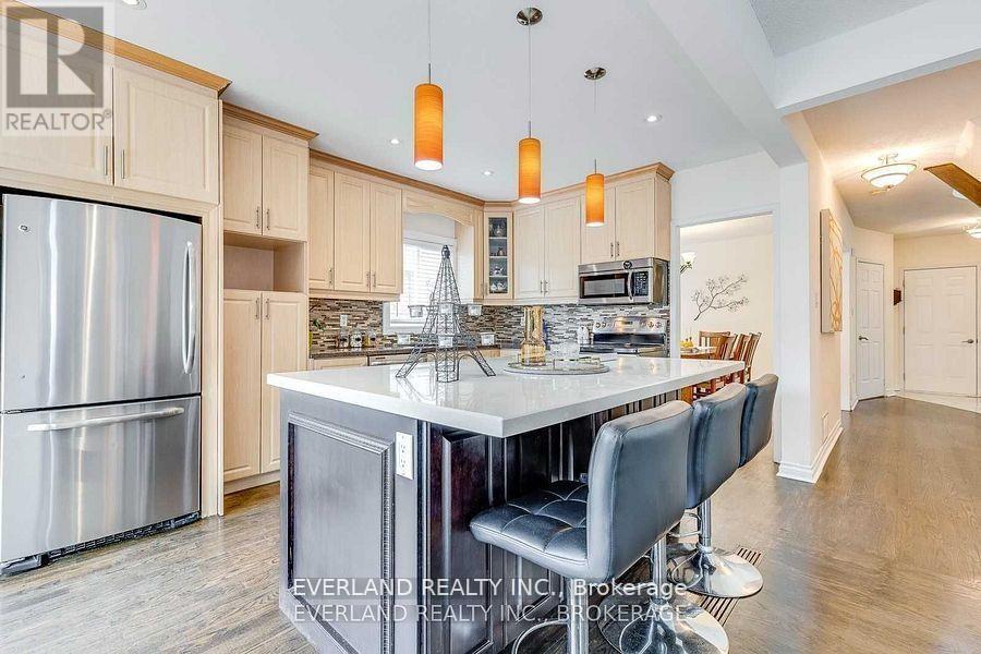 249 Nottingham Dr Drive, Oakville, Ontario  L6H 4H9 - Photo 6 - W14104662