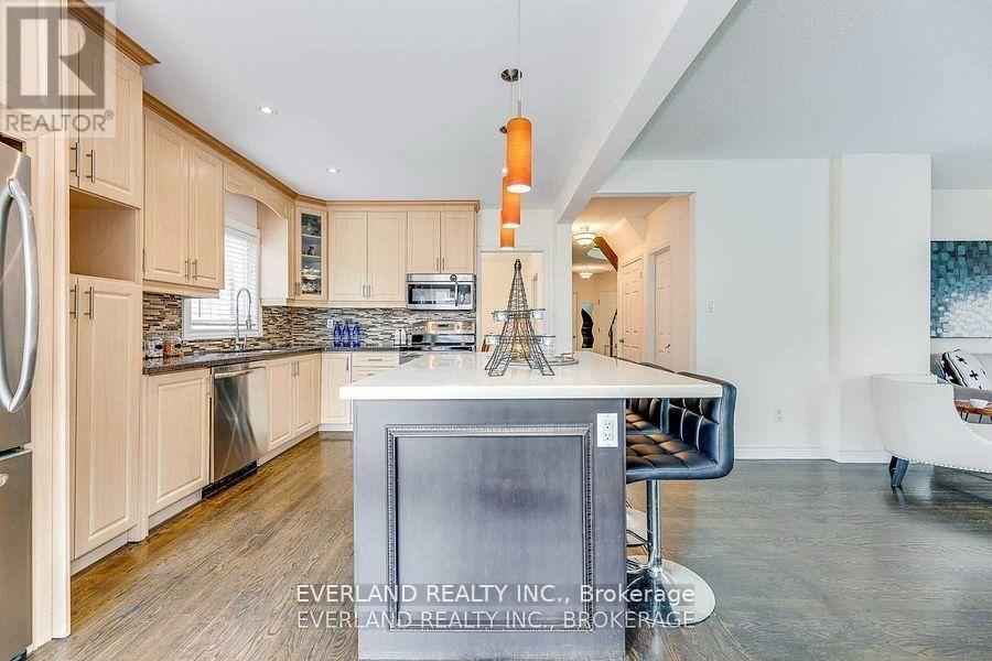 249 Nottingham Dr Drive, Oakville, Ontario  L6H 4H9 - Photo 8 - W14104662