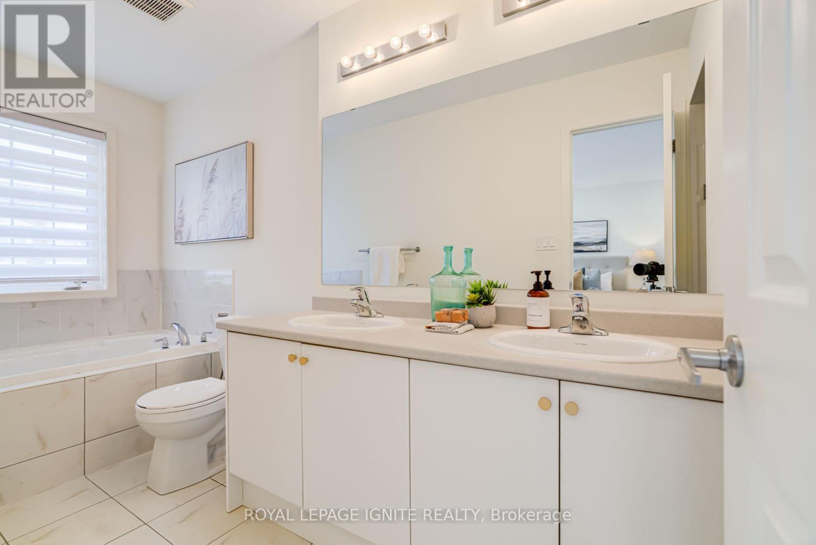 5 Sleeky Lane, Ajax, Ontario  L1T 0P4 - Photo 44 - E13864184