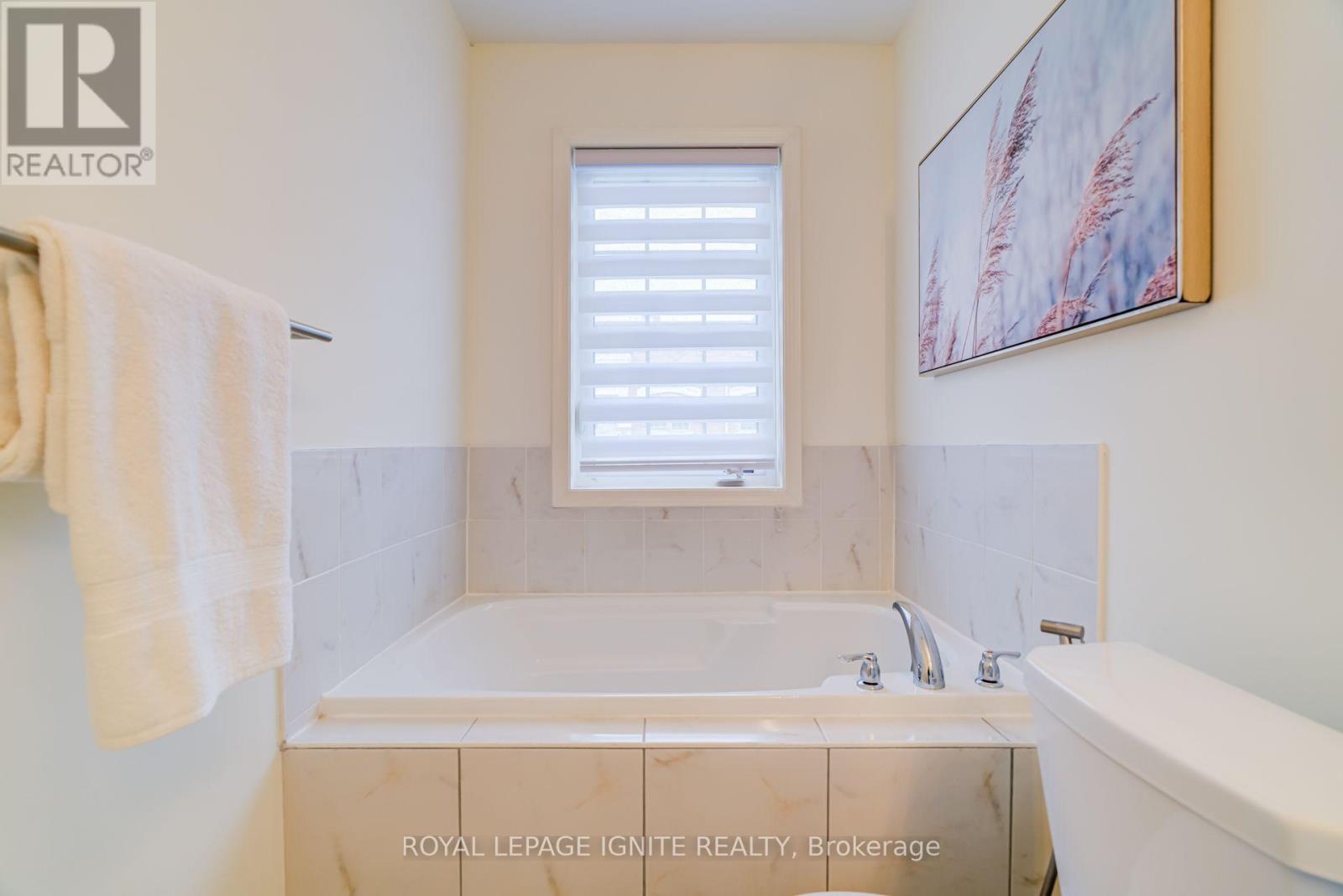 5 Sleeky Lane, Ajax, Ontario  L1T 0P4 - Photo 45 - E13864184