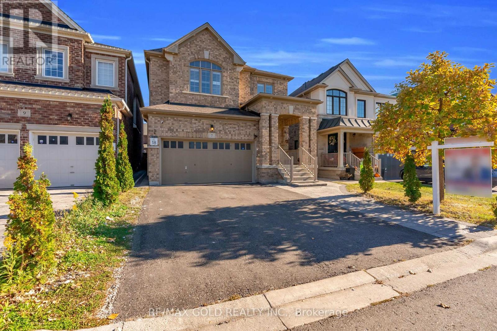 7 Vetch Street, Brampton, Ontario  L6Y 0E3 - Photo 4 - W14102372