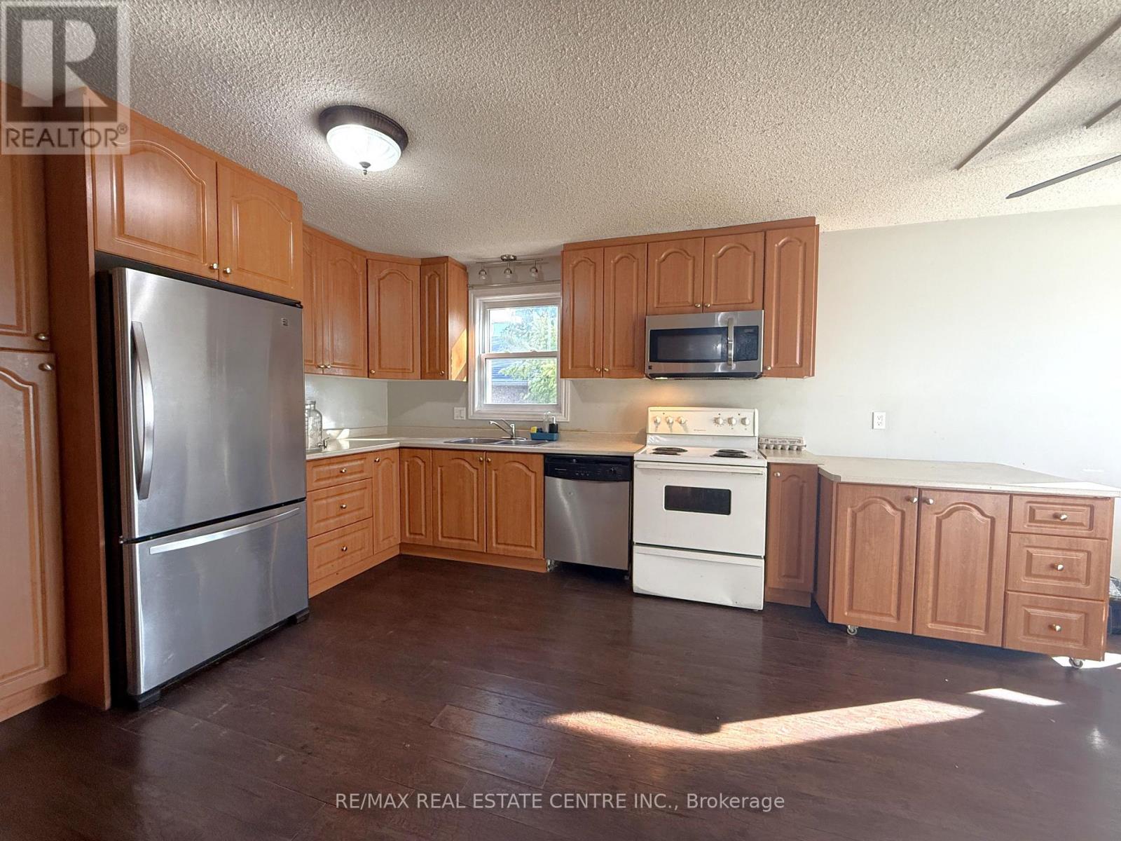 42 Southwood Court, Kitchener, Ontario  N2E 2H9 - Photo 13 - X14104632