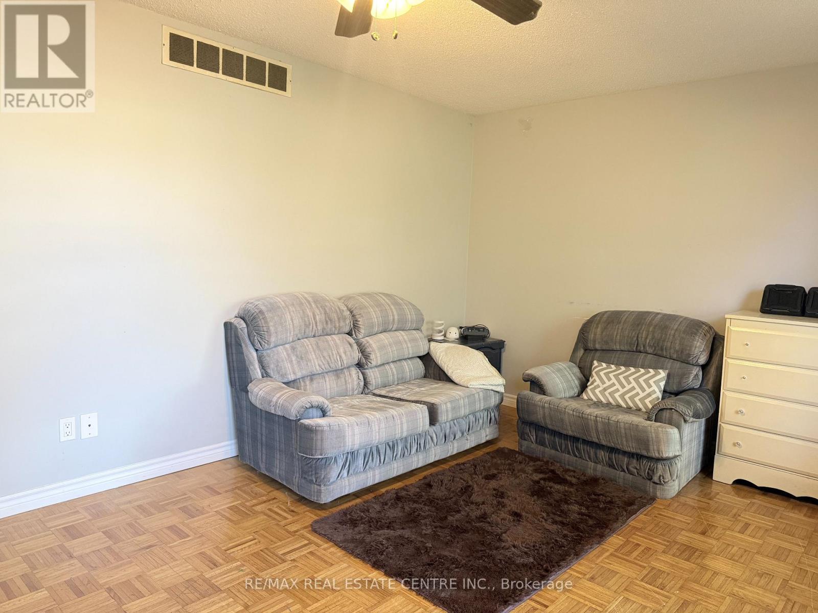 42 Southwood Court, Kitchener, Ontario  N2E 2H9 - Photo 6 - X14104632