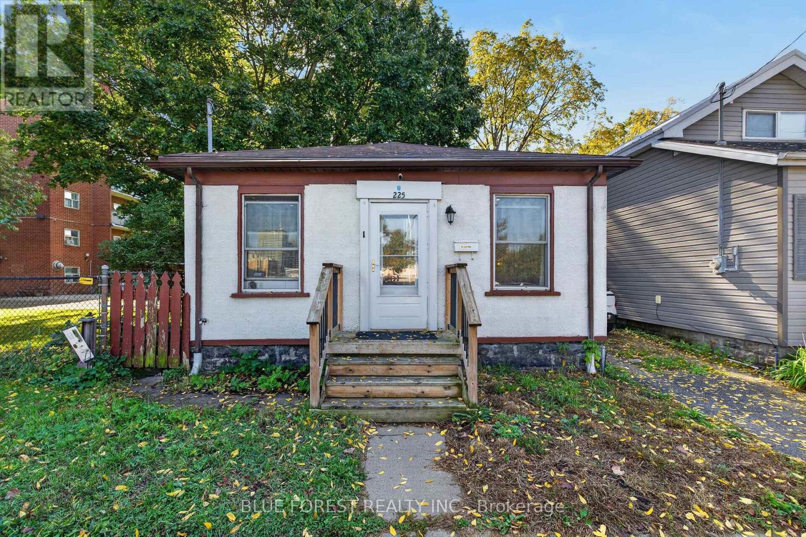 225 Simcoe Street, London East, Ontario  N6B 1J3 - Photo 1 - X14104670