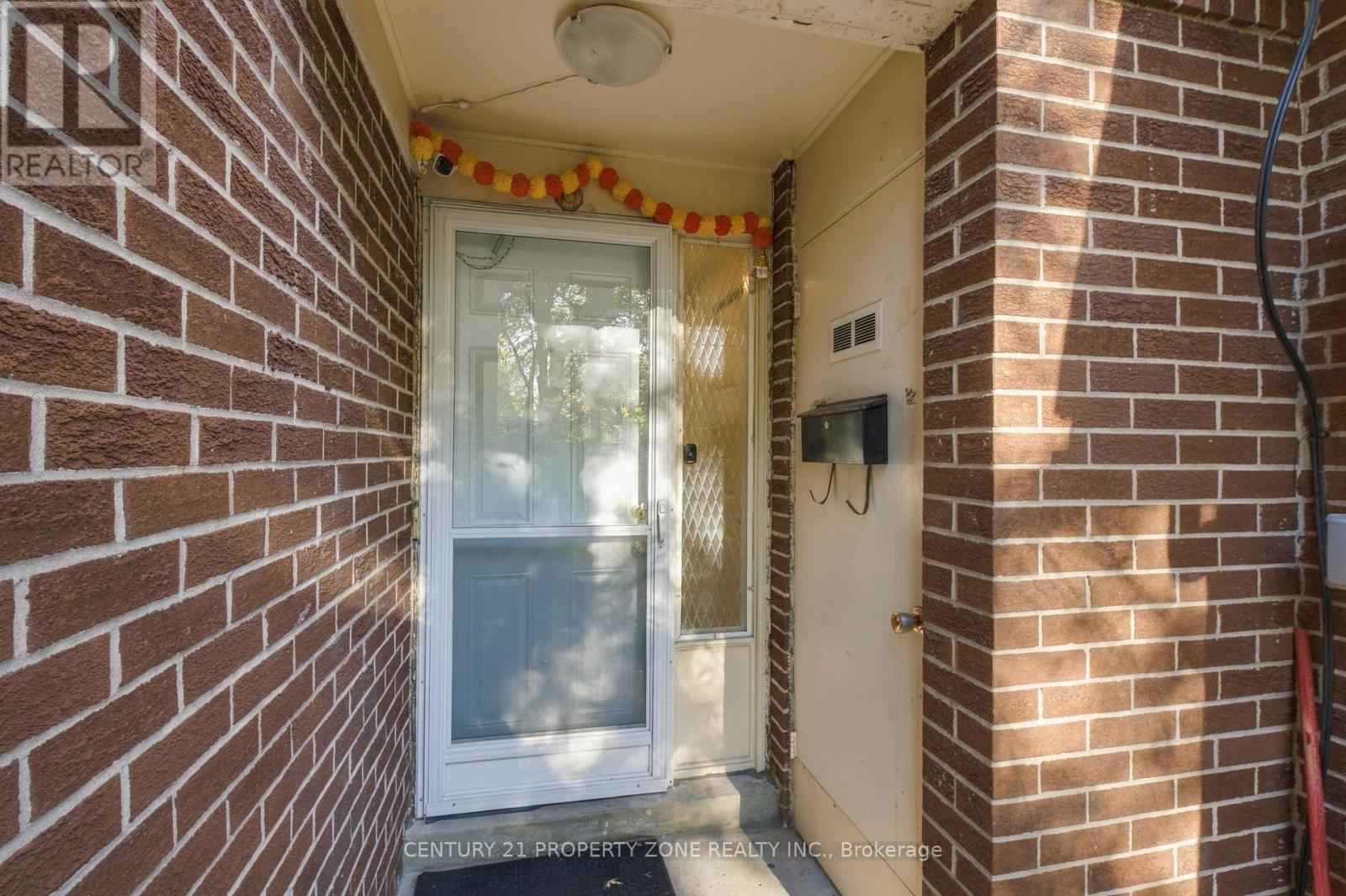 38 Eden Park, Brampton (Southgate), Ontario  L6T 3A5 - Photo 4 - W14104678