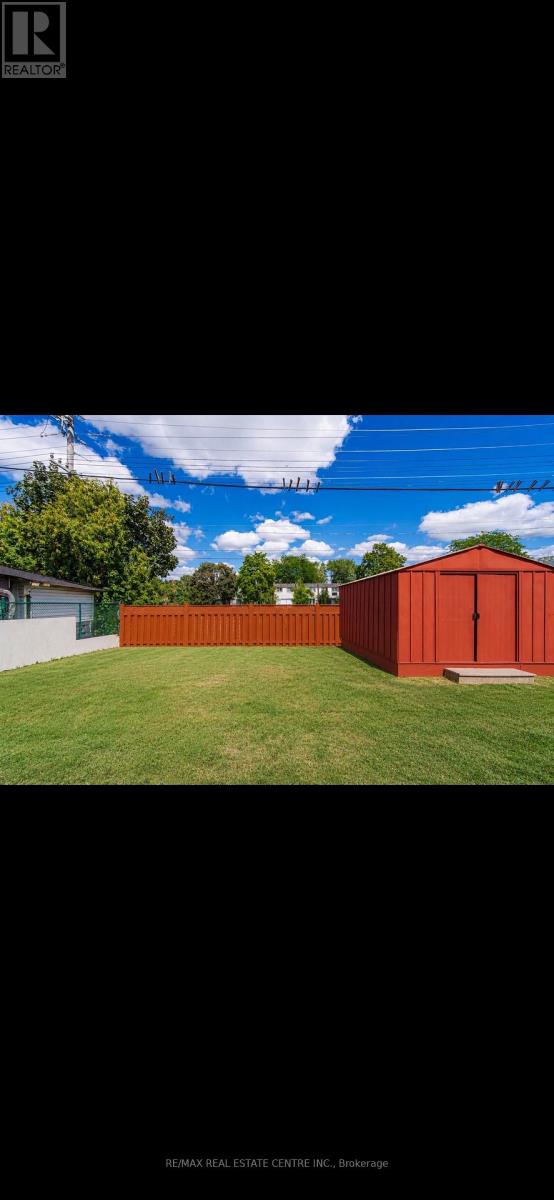 71 Sultan Pool Drive, Toronto (West Humber-Clairville), Ontario  M9V 4H5 - Photo 19 - W14104698