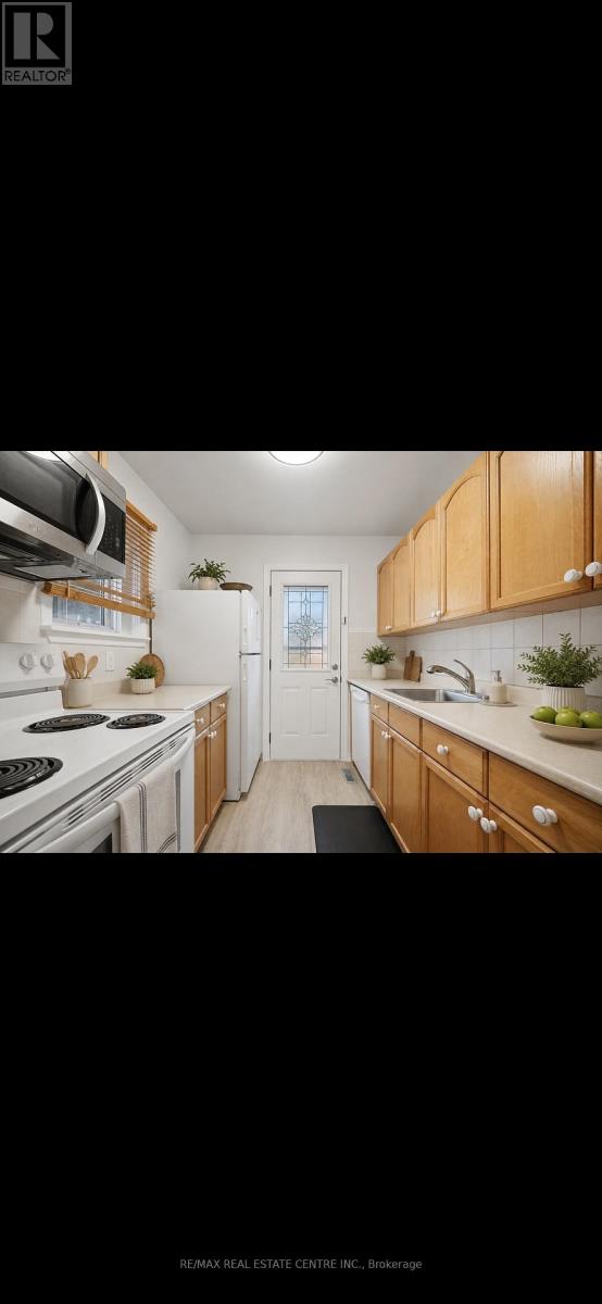 71 Sultan Pool Drive, Toronto (West Humber-Clairville), Ontario  M9V 4H5 - Photo 6 - W14104698
