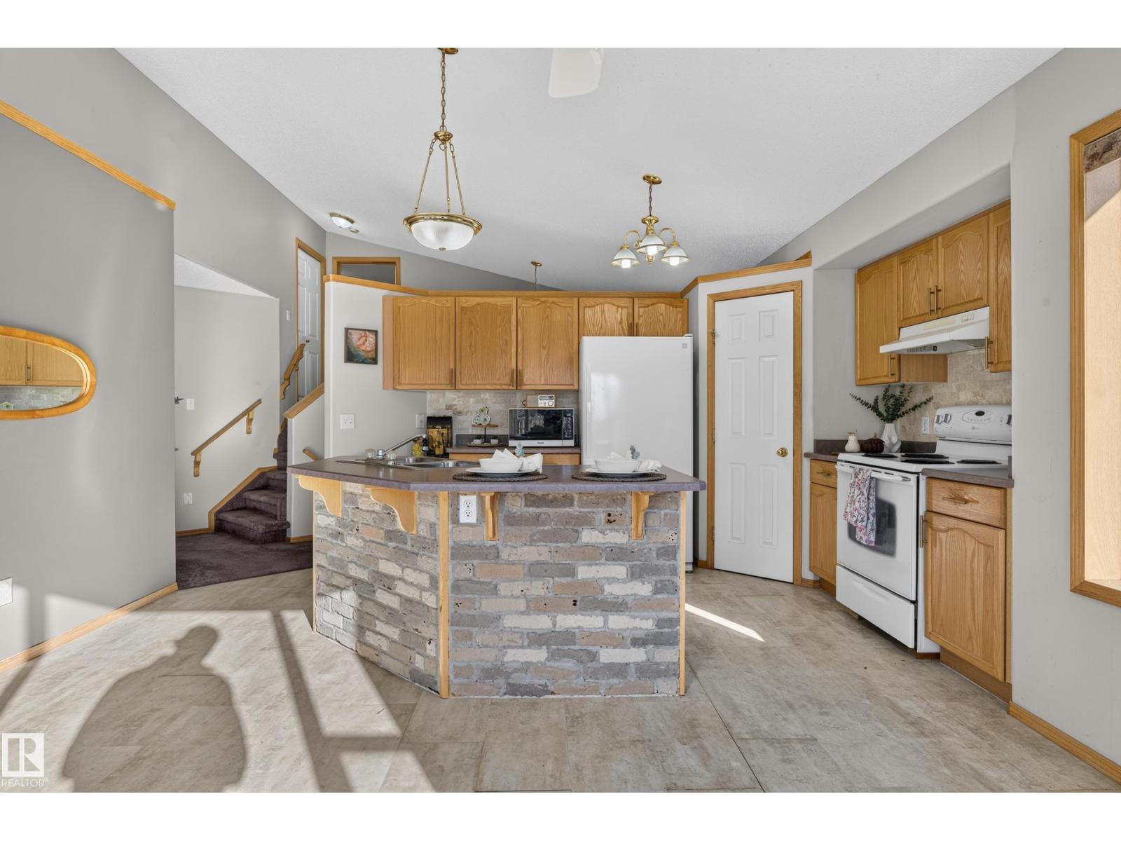 4615 151 AV NW