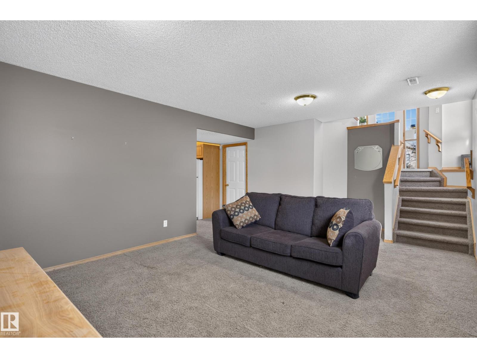 4615 151 AV NW