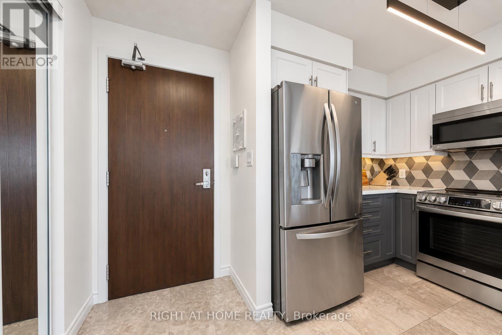 2022 - 35 Hollywood Avenue, Toronto, Ontario  M2N 0A9 - Photo 2 - C14102474