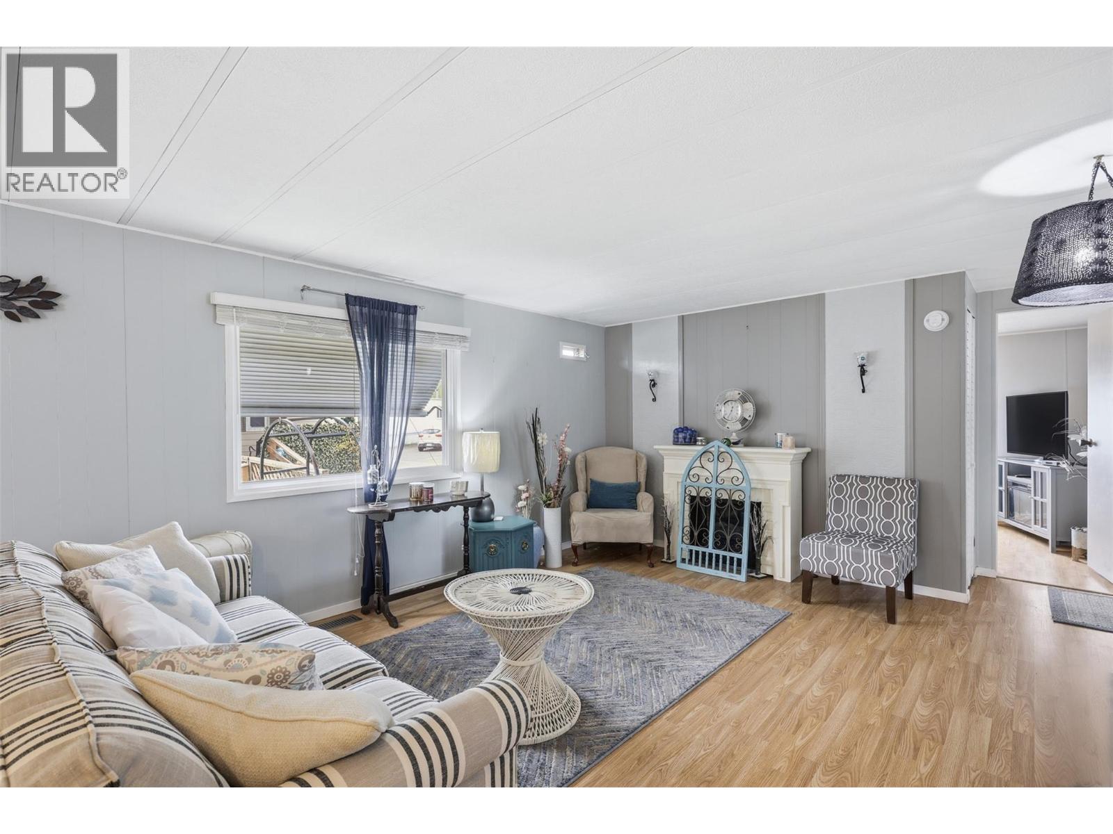 11 Mars Drive, Kamloops, British Columbia  V2B 1B3 - Photo 3 - 10385460
