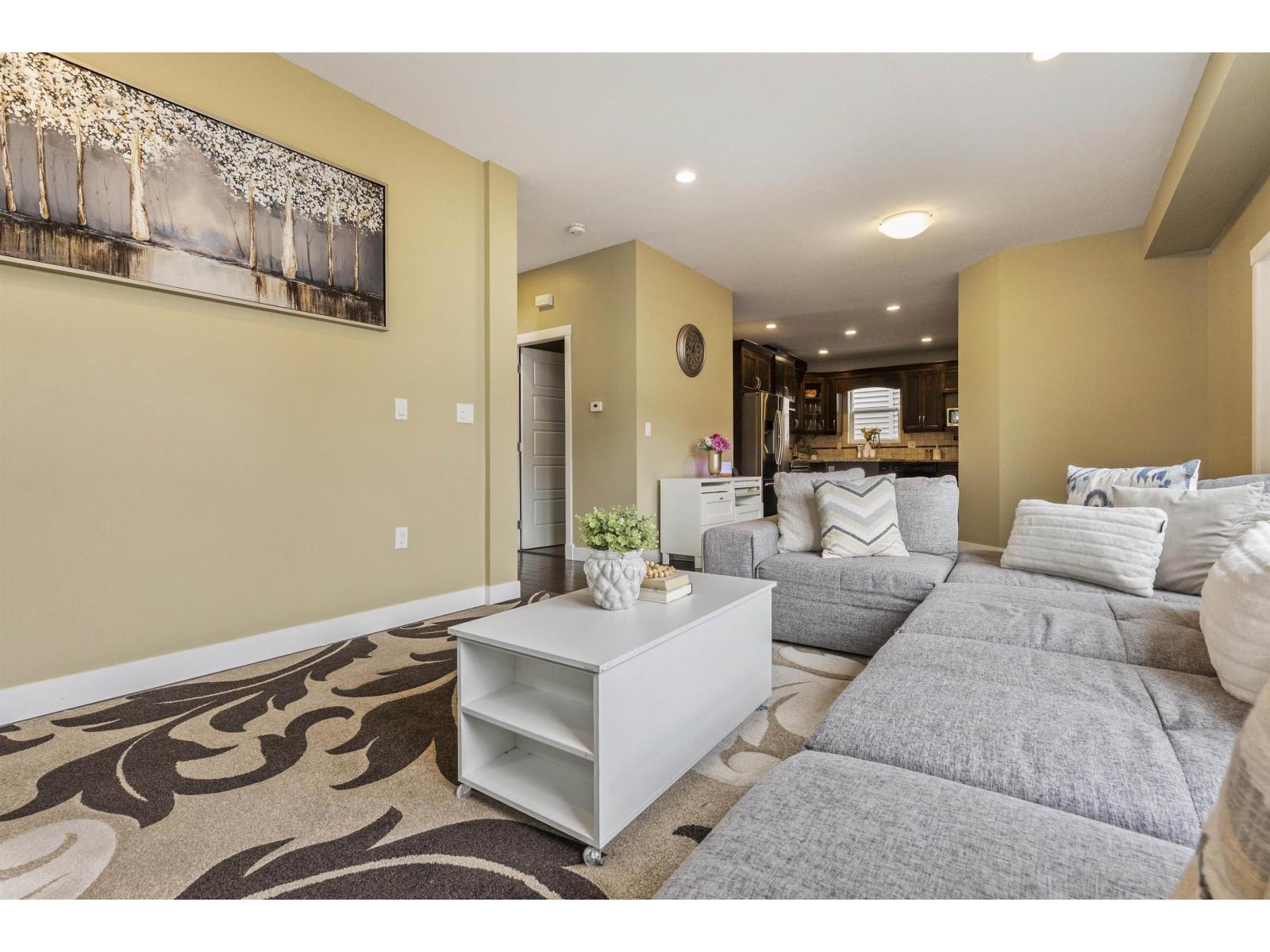 7116 195a Street, Surrey, British Columbia  V4N 5Z5 - Photo 4 - R3175803