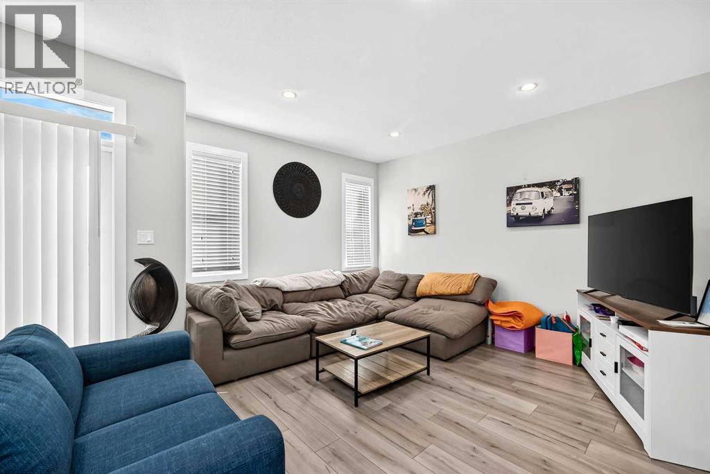 4, 69 Aquitania Circle W