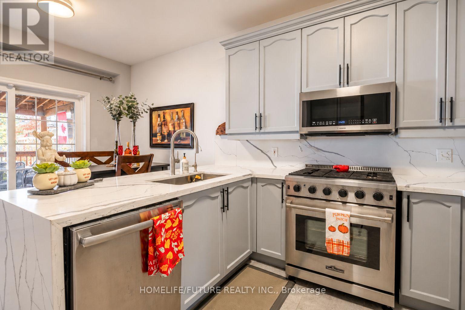 28 Montague Avenue, Clarington (Courtice), Ontario  L1E 3H5 - Photo 8 - E14104756