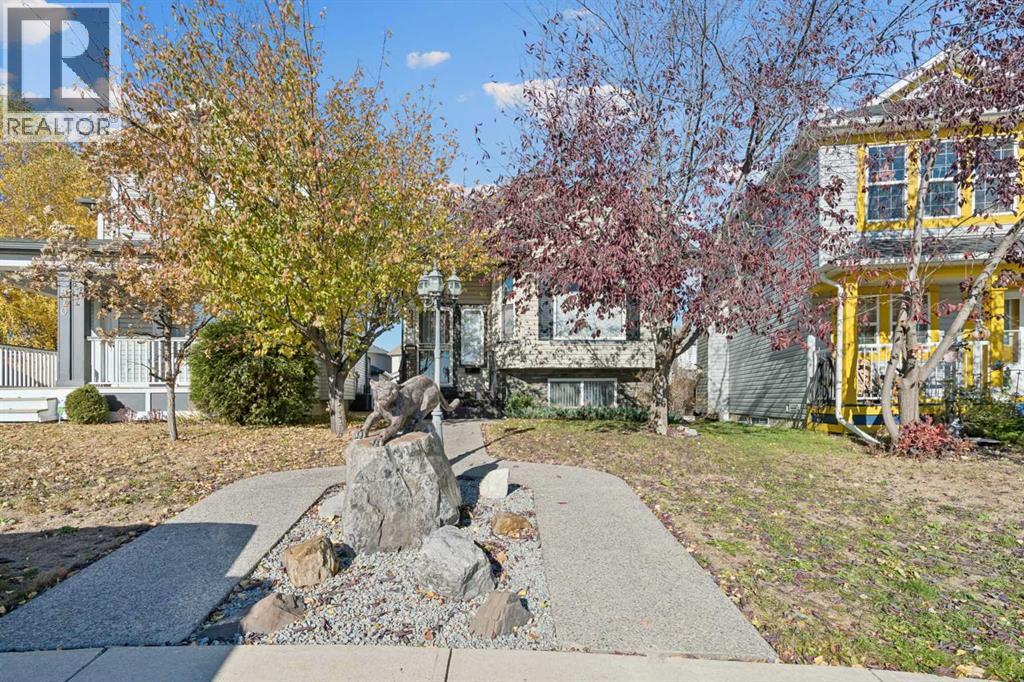 574 Evermeadow Road SW, Calgary, Alberta  T2Y 4W9 - Photo 1 - A2353167