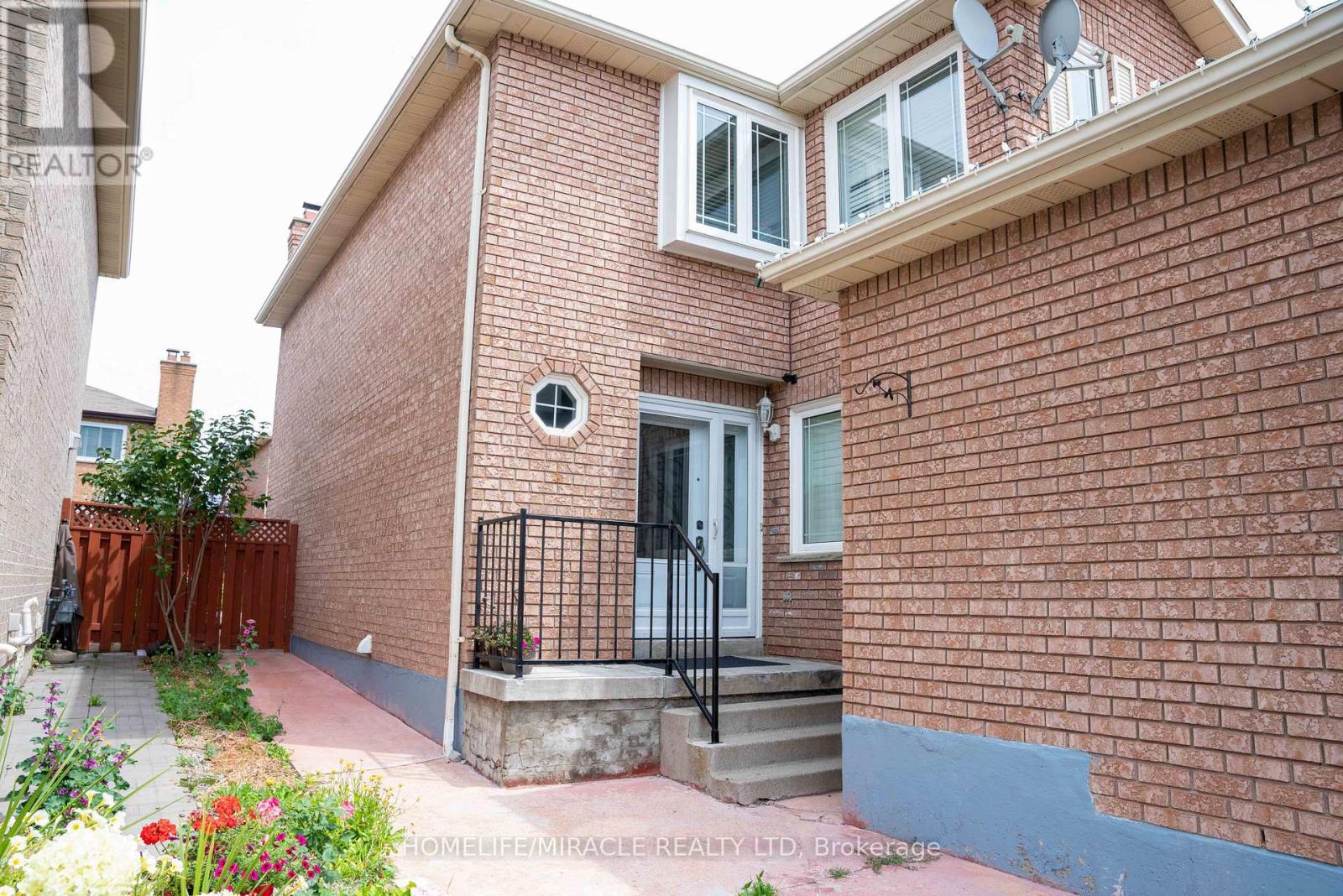 52 Creditstone Road, Brampton, Ontario  L6Y 4G1 - Photo 2 - W14104782