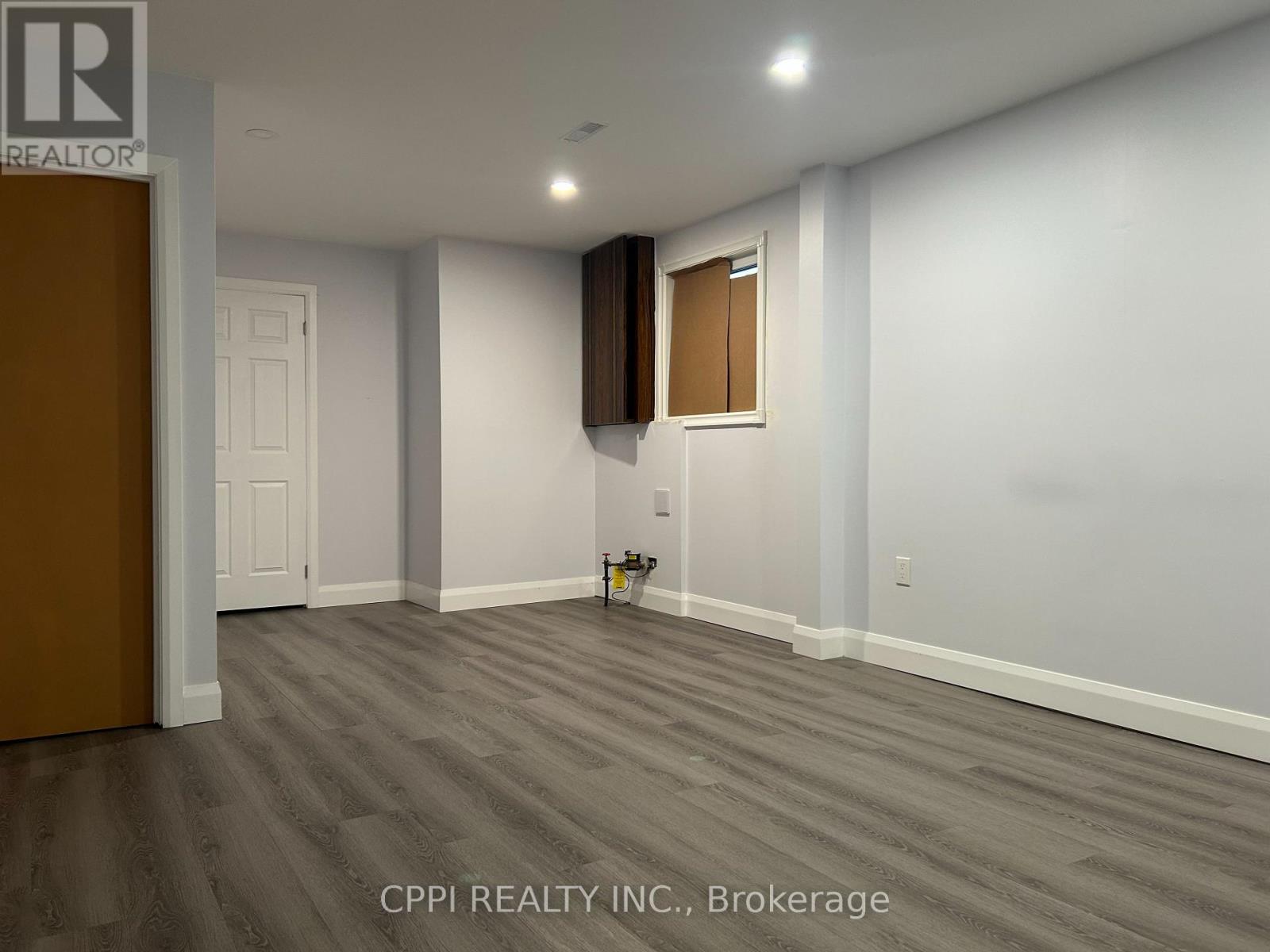 Main - 10 Pettibone Square, Toronto, Ontario  M1W 2J2 - Photo 3 - E13747586
