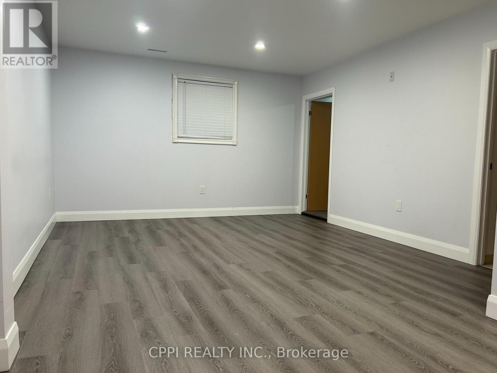 Main - 10 Pettibone Square, Toronto, Ontario  M1W 2J2 - Photo 4 - E13747586