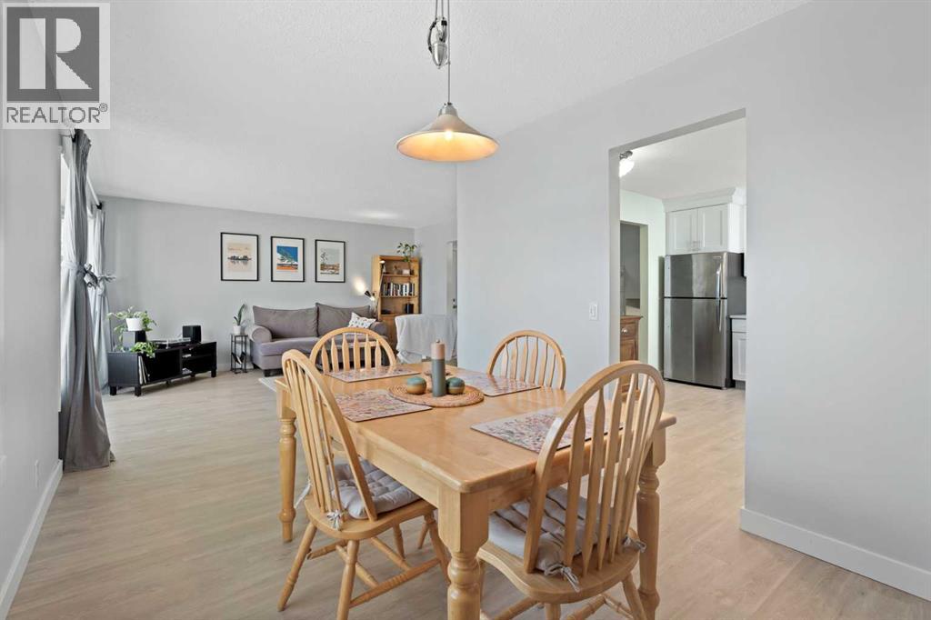 11 Berwick Hill NW, Calgary, Alberta  T3K 1C4 - Photo 8 - A2350760