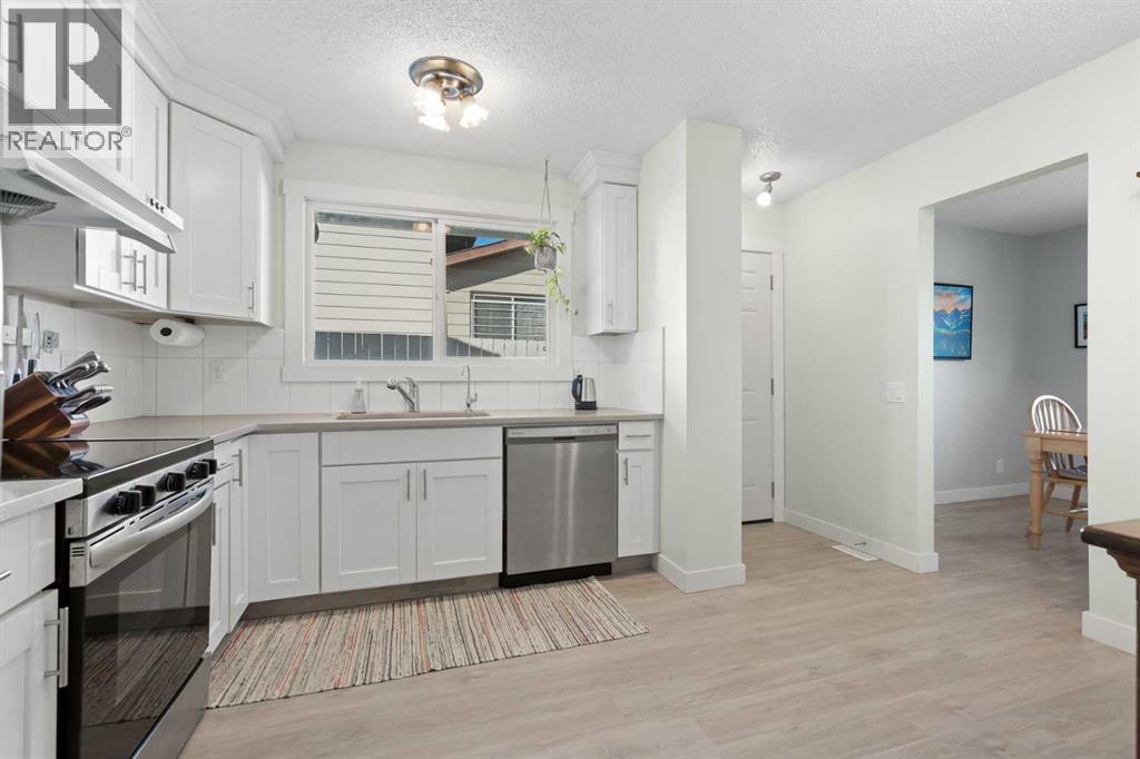11 Berwick Hill NW, Calgary, Alberta  T3K 1C4 - Photo 10 - A2350760