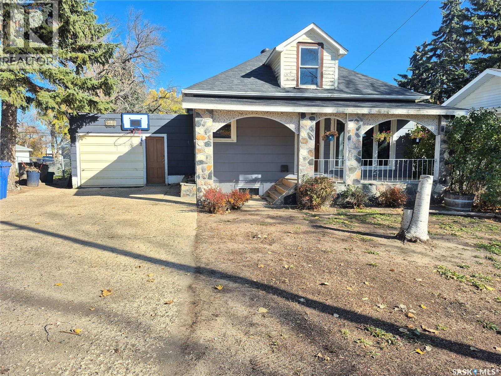 517 Bertrand Avenue, Radville, Saskatchewan  S0C 2G0 - Photo 1 - SK051701