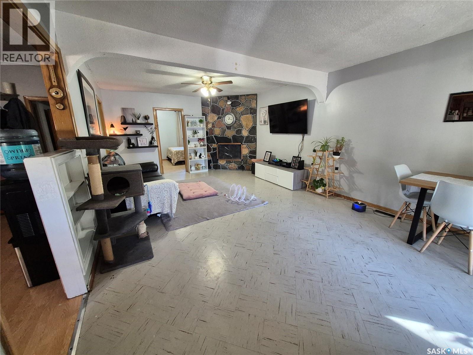 517 Bertrand Avenue, Radville, Saskatchewan  S0C 2G0 - Photo 3 - SK051701
