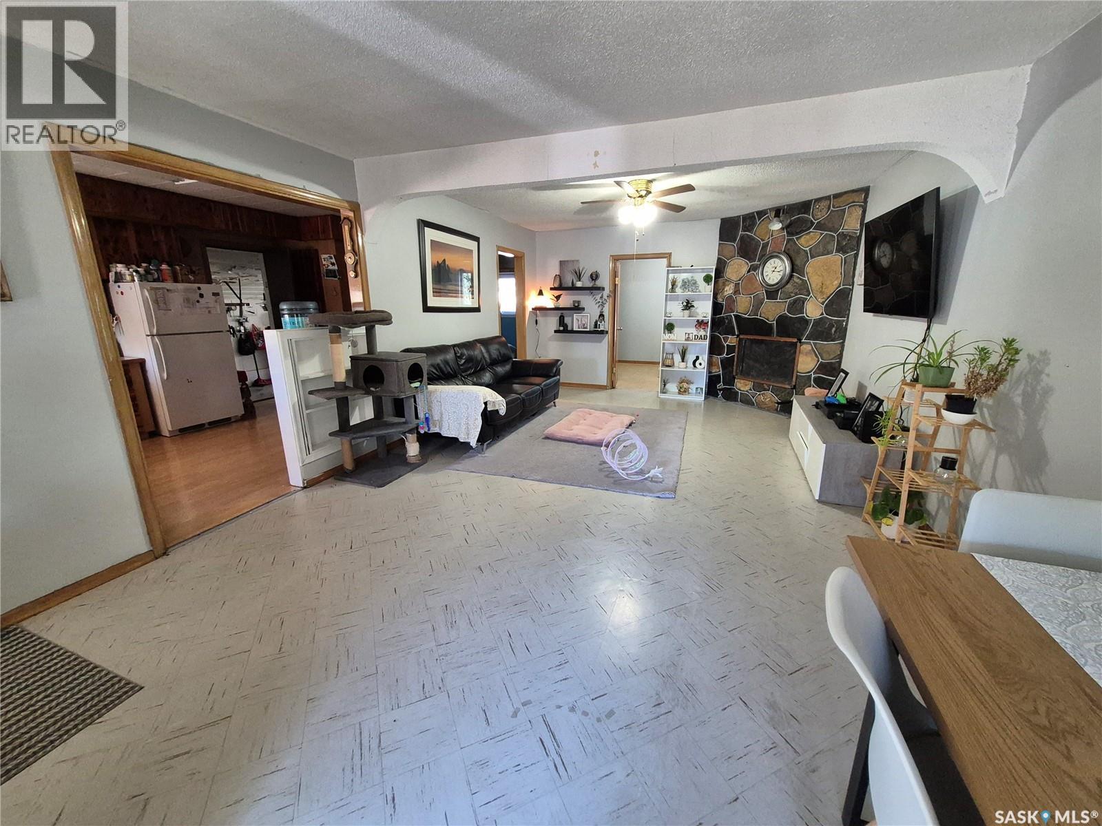 517 Bertrand Avenue, Radville, Saskatchewan  S0C 2G0 - Photo 4 - SK051701