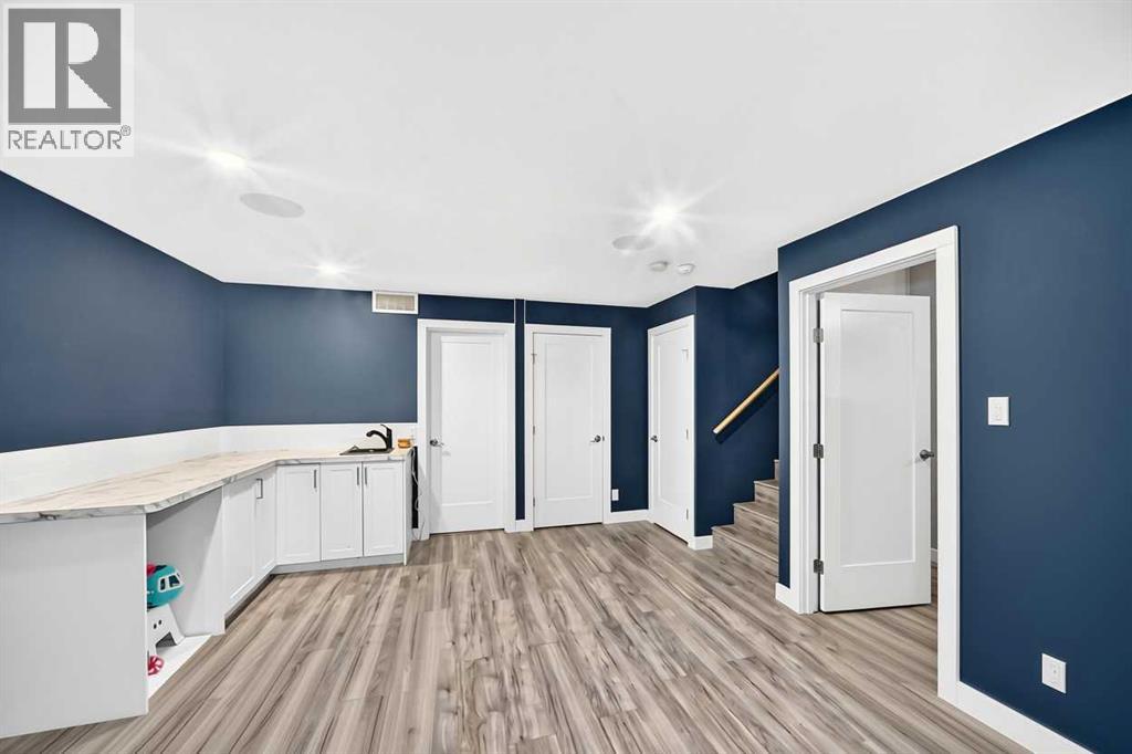 477 Moonlight Way W