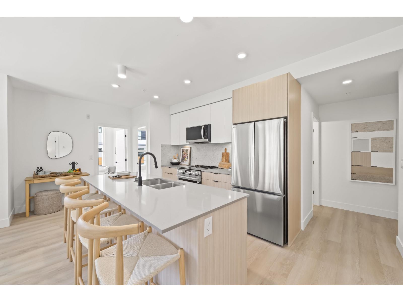 220 13455 94a Avenue, Surrey, British Columbia  V3V 0H3 - Photo 2 - R3169331