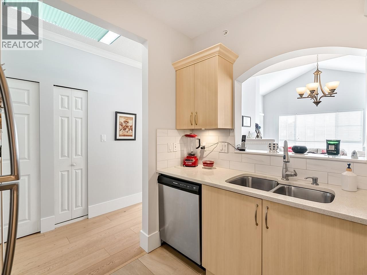 405 2985 Princess Crescent, Coquitlam, British Columbia  V3B 7P3 - Photo 4 - R3177619