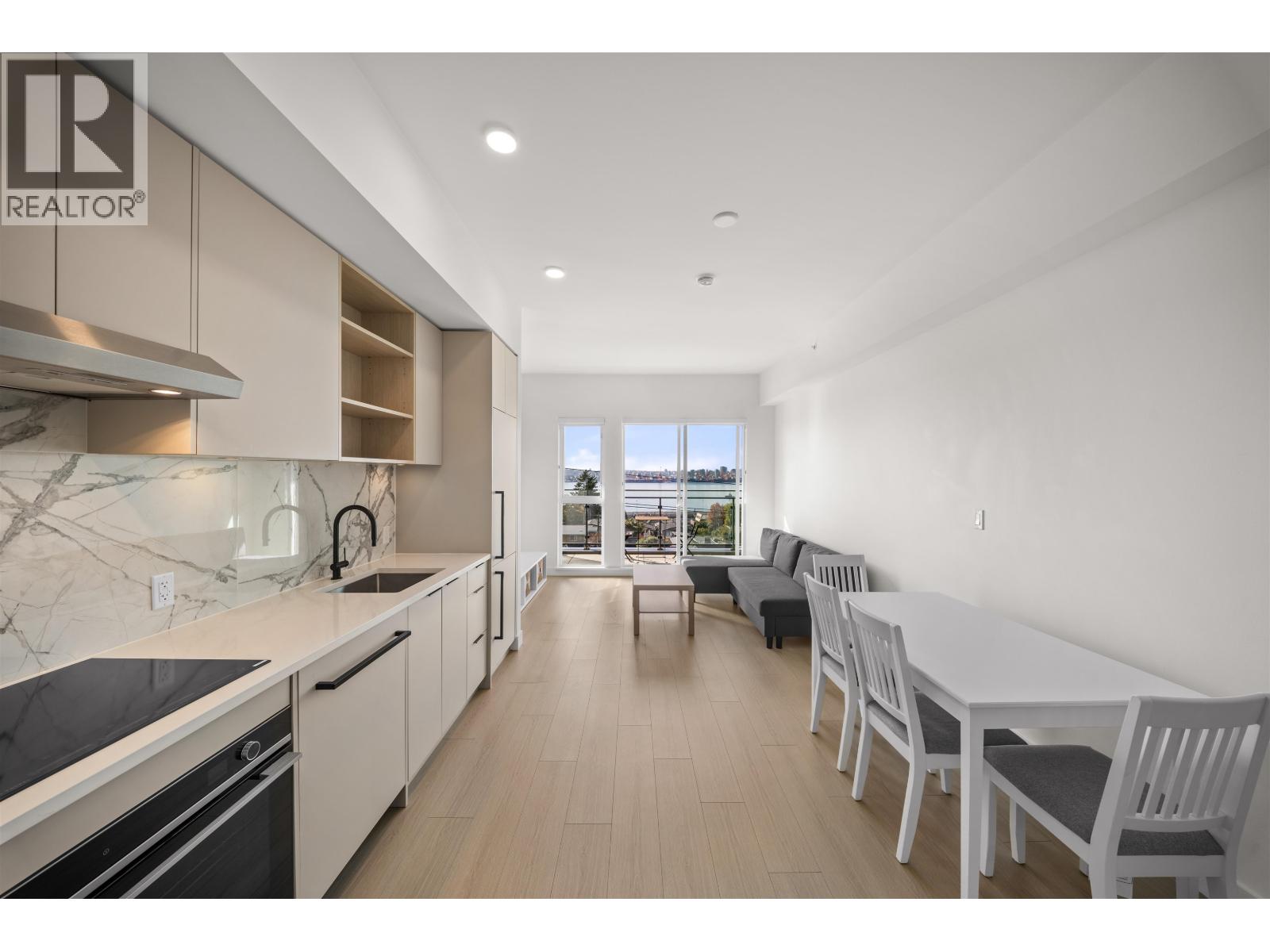 503 422 E 3rd Street, North Vancouver, British Columbia  V7L 1G2 - Photo 4 - R3177606