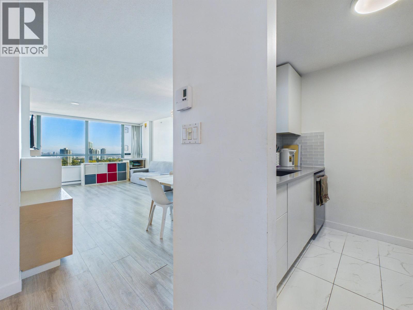 1405 6622 Southoaks Crescent, Burnaby, British Columbia  V5E 4K2 - Photo 6 - R3175117