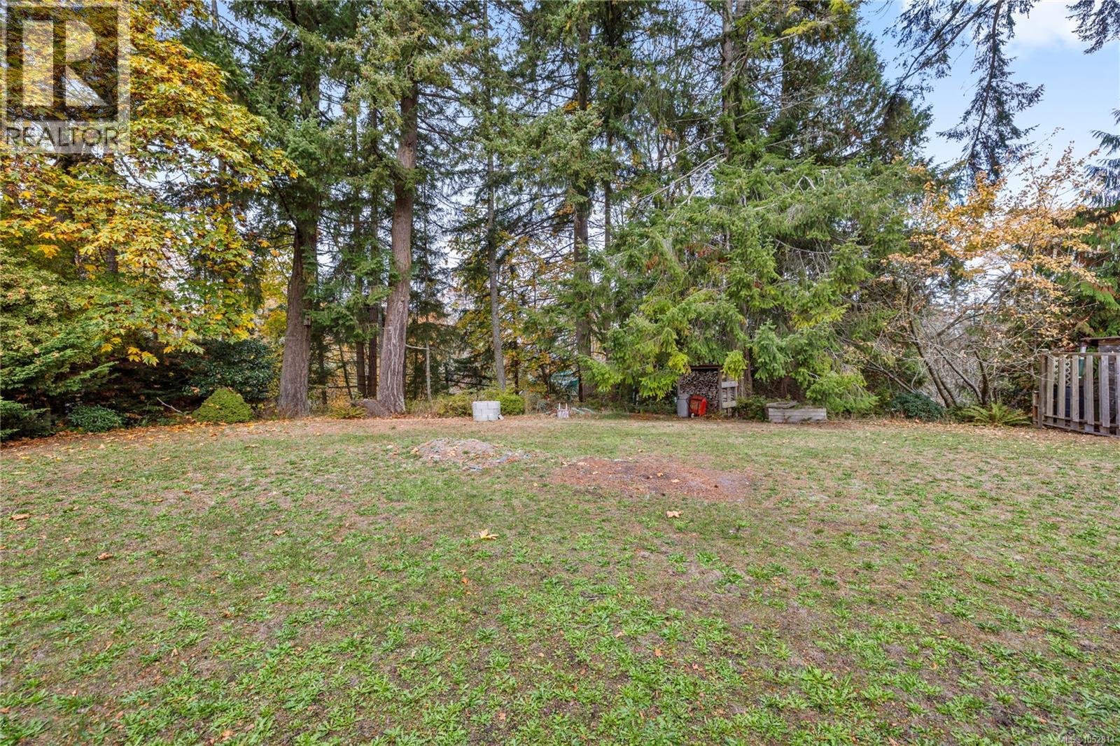 1024 Centre Cres