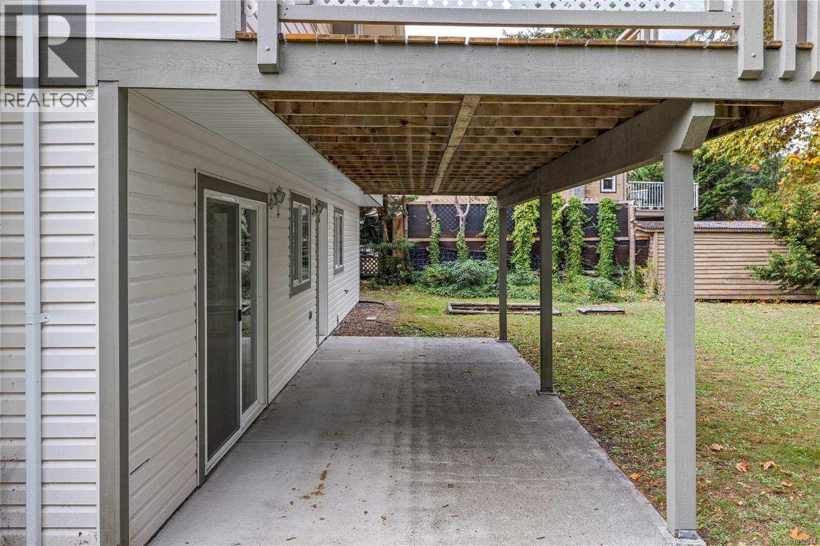 1024 Centre Cres