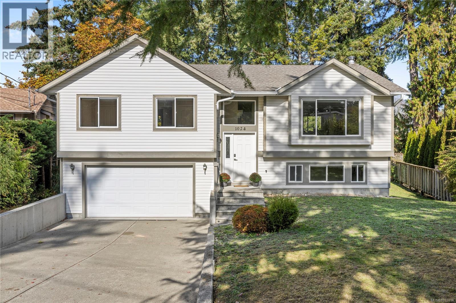 1024 Centre Cres