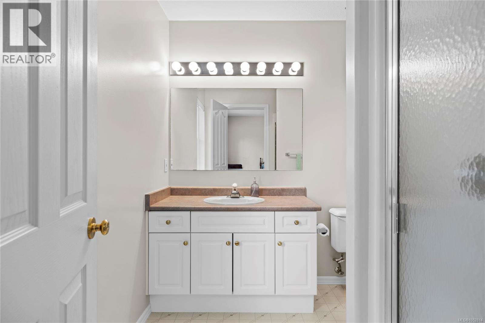 1024 Centre Cres