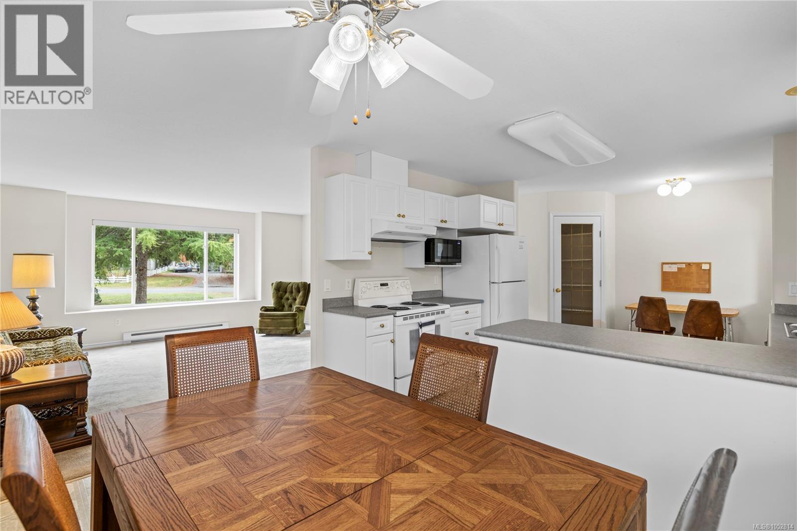 1024 Centre Cres