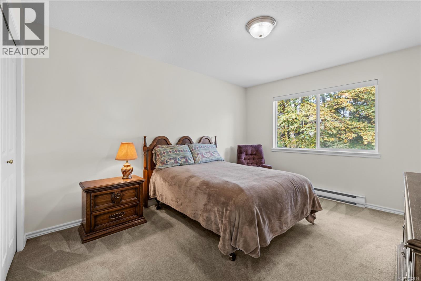 1024 Centre Cres
