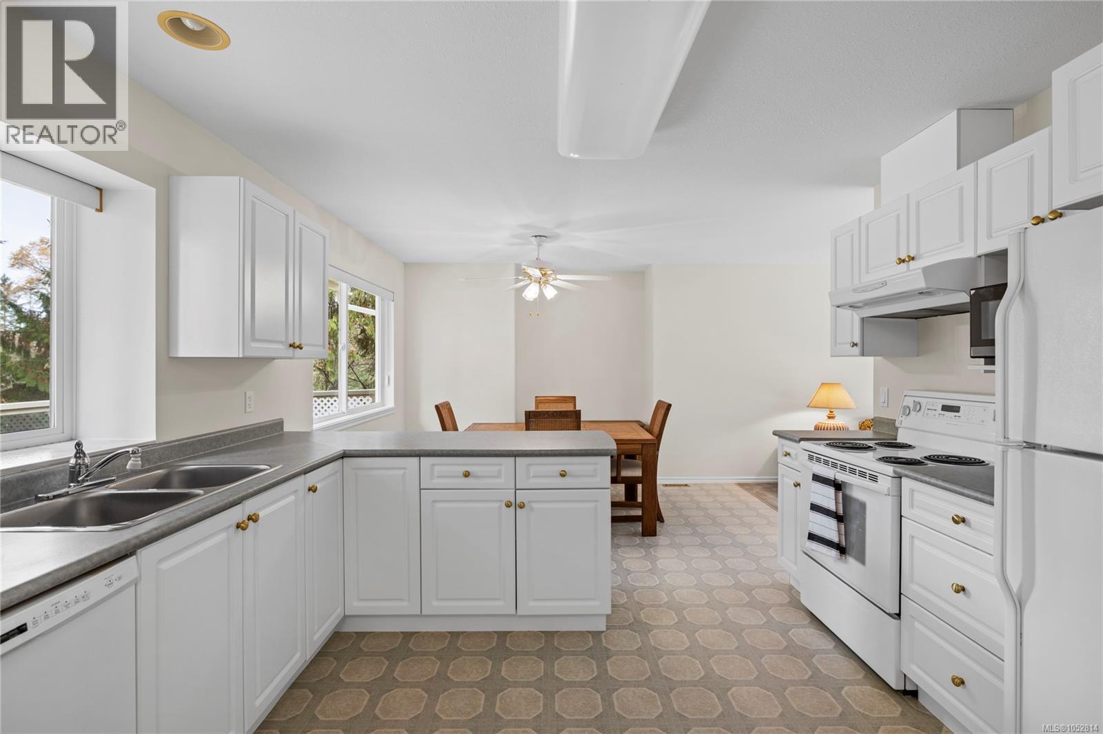 1024 Centre Cres