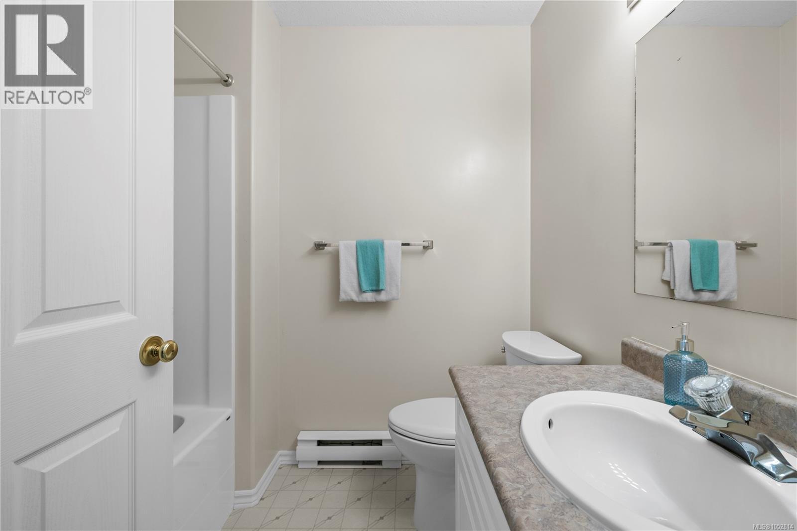 1024 Centre Cres