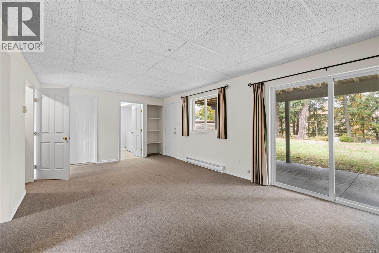 1024 Centre Cres