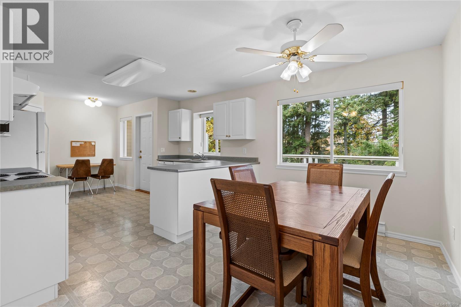 1024 Centre Cres