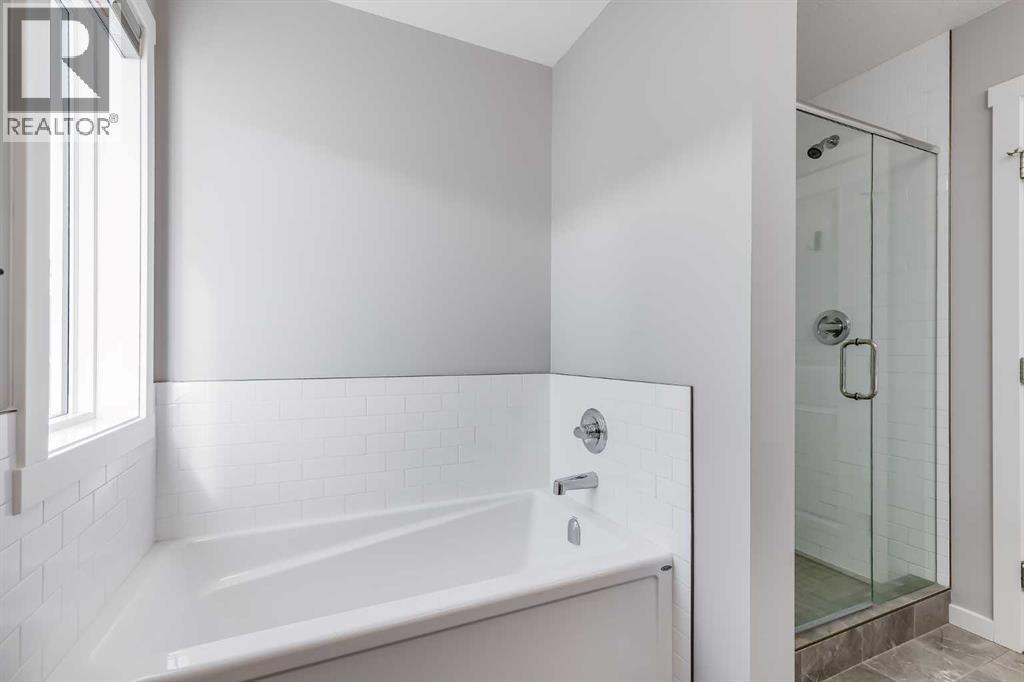 30 Bayview Circle SW, Airdrie, Alberta  T4B 4H3 - Photo 27 - A2352372