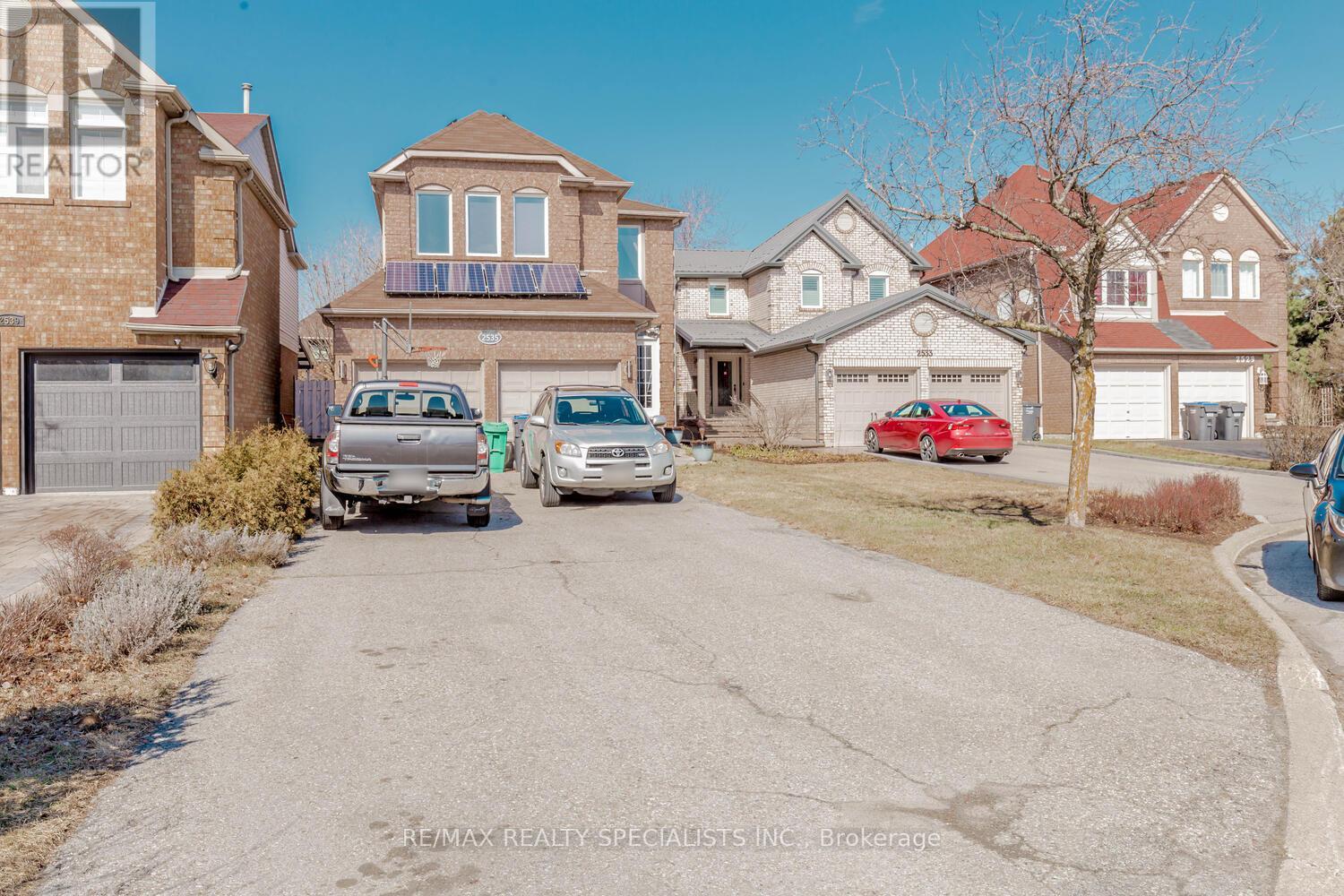 Main & 2nd - 2535 Raglan Court, Mississauga (Central Erin Mills), Ontario  L5M 5L5 - Photo 2 - W14104798