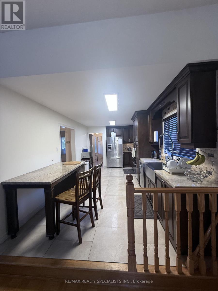 Main & 2nd - 2535 Raglan Court, Mississauga (Central Erin Mills), Ontario  L5M 5L5 - Photo 6 - W14104798