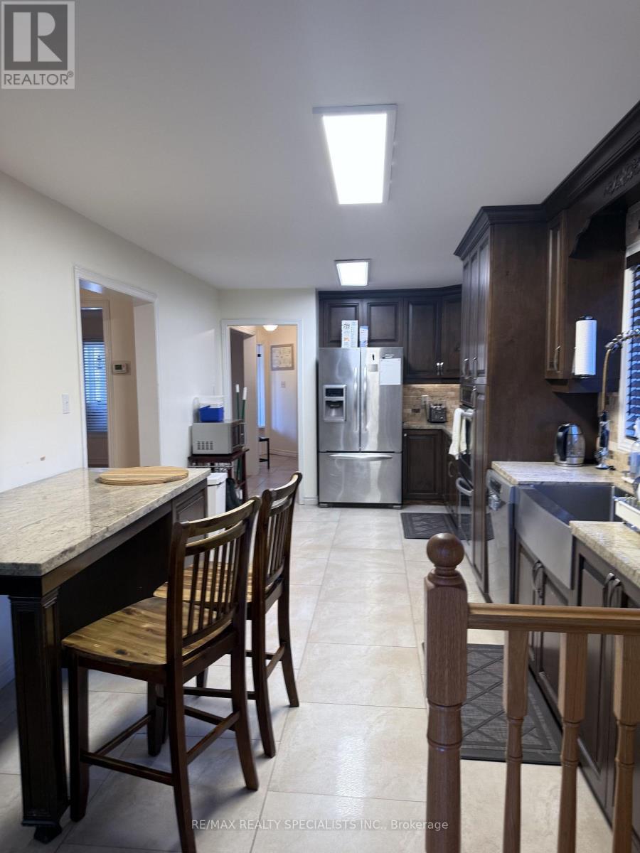 Main & 2nd - 2535 Raglan Court, Mississauga (Central Erin Mills), Ontario  L5M 5L5 - Photo 7 - W14104798