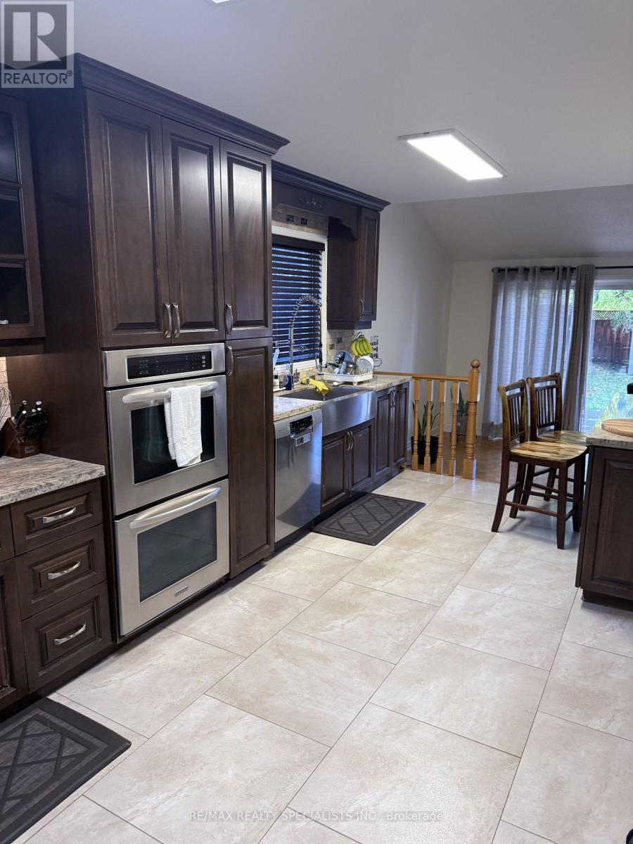 Main & 2nd - 2535 Raglan Court, Mississauga (Central Erin Mills), Ontario  L5M 5L5 - Photo 8 - W14104798
