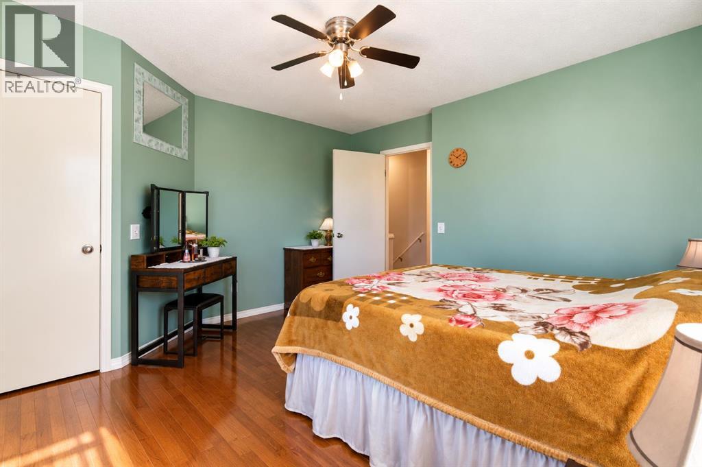 29 Elgin Mews SE, Calgary, Alberta  T2Z 4J9 - Photo 17 - A2351535