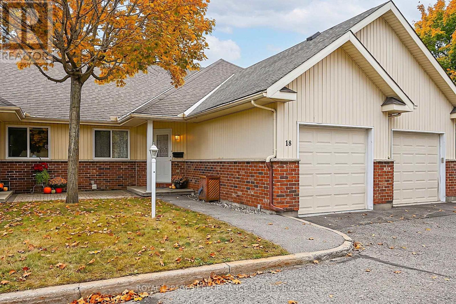 18 DAPHNE CRESCENT, Ottawa, Ontario